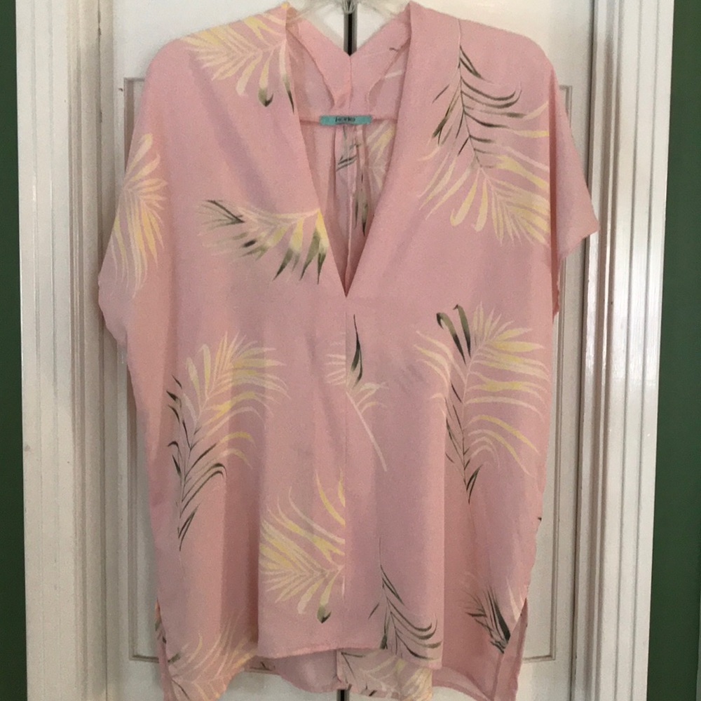 Karlie V-neck tunic size small